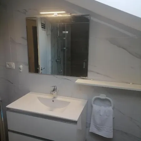 Lägenhet Ala Da-apartman Sa Bazenom