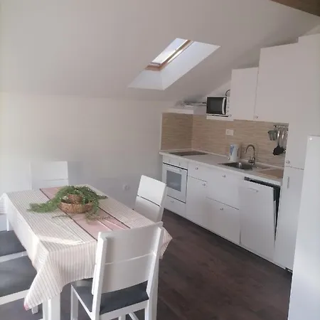 Ala Da-apartman Sa Bazenom * Zadvarje