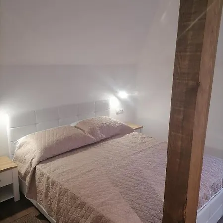 Ala Da-apartman Sa Bazenom Zadvarje