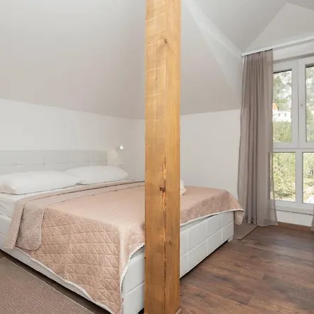 Ala Da-apartman Sa Bazenom Zadvarje