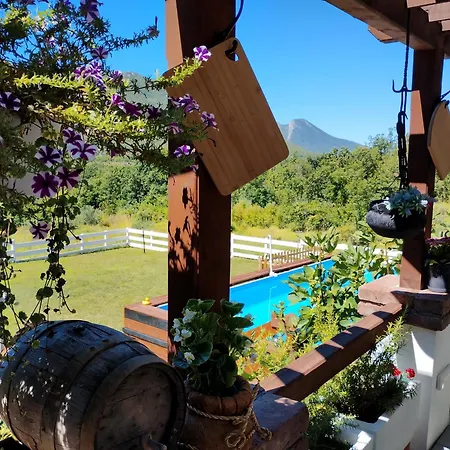 Lägenhet Ala Da-apartman Sa Bazenom