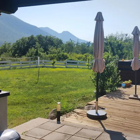 Ala Da-apartman Sa Bazenom